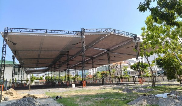 Thi công mái xếp sân pickleball